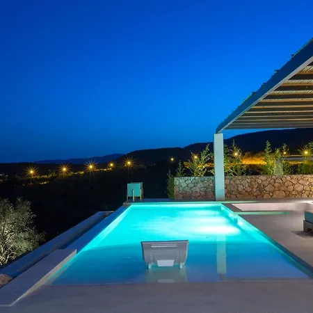 Armante Supreme Villas-villa Nicole Fternón